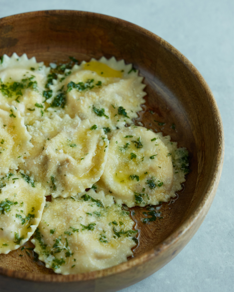 Raviolotti ai funghi porcini con pesto semplice di puntarelle e tartufo nero