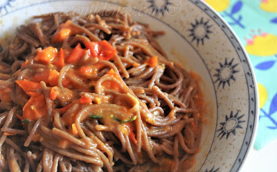 Spaghettini integrali di segale con sughetto al Km 0 (sugo di pomodorini ciliegini rossi e gialli freschi, baby carotine e basilico)