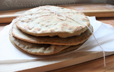 Pane azzimo (senza lievito, cotto in padella o in forno)