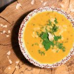 Zuppa di lenticchie, zucca e latte di cocco