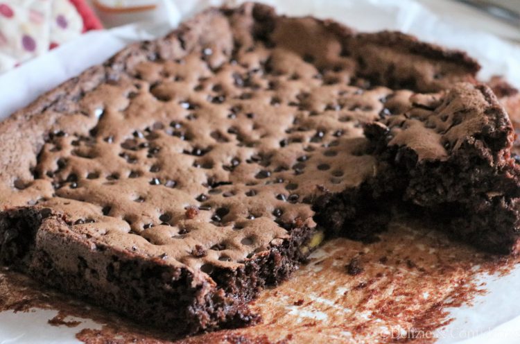 Dolce con avocado al cocco e cioccolato extra
