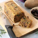 Polpettone di verdure con crema ai funghi