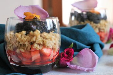 Porridge con frutta fresca