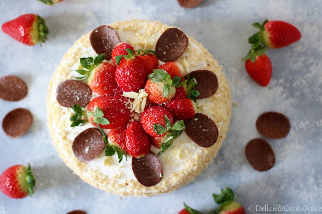 Torta alle fragole con crema al cioccolato bianco (sponge cake)
