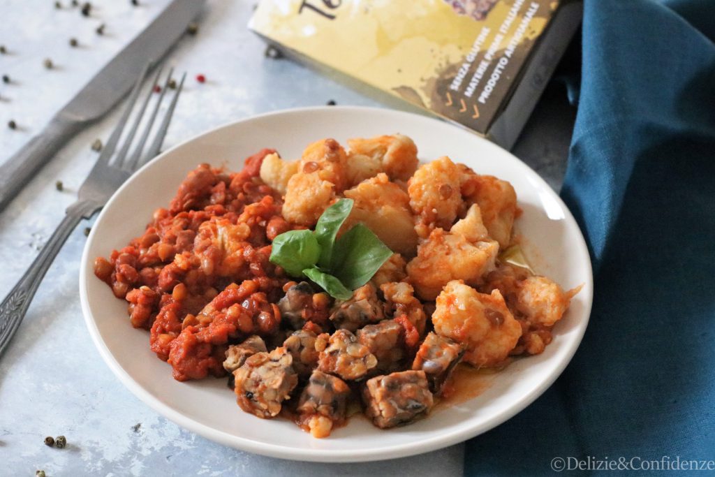 Tempeh di fagioli, lenticchie e cavolfiore in umido