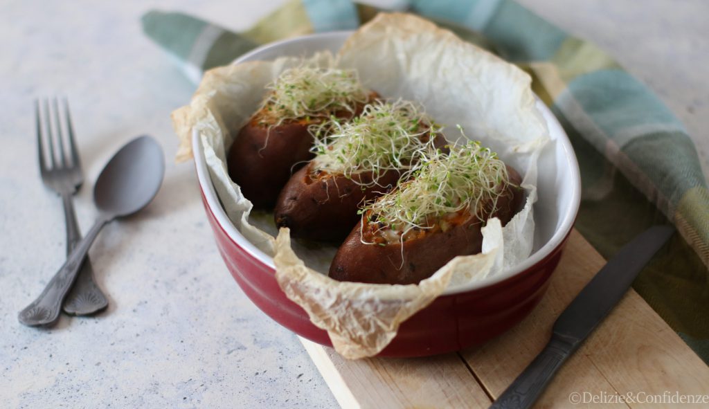 Patate dolci ripiene, con germogli di trifoglio rosso