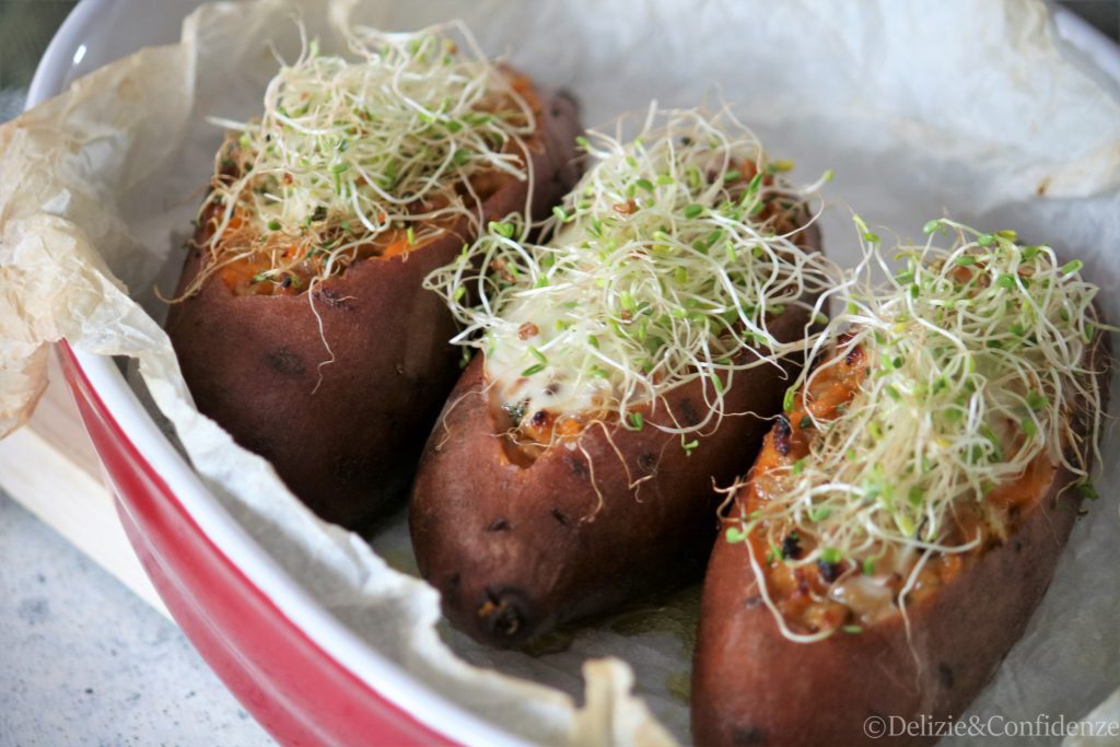 Patate dolci ripiene, con germogli di trifoglio rosso