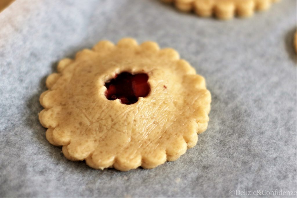 Mini pie alle fragole, cardamomo e cannella