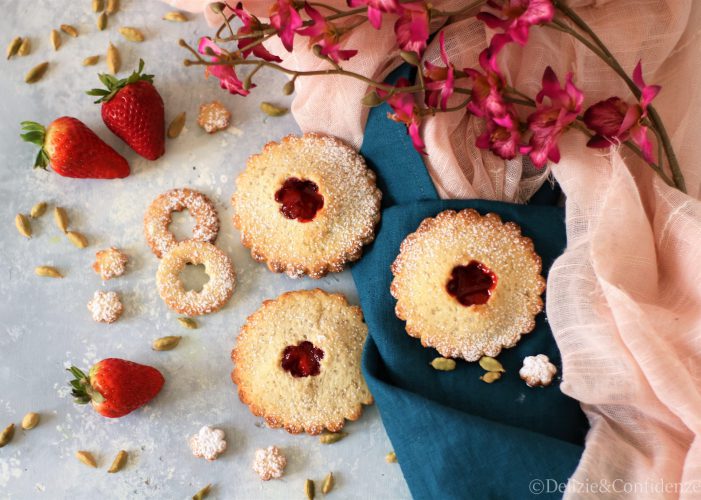 Mini pie alle fragole, cardamomo e cannella