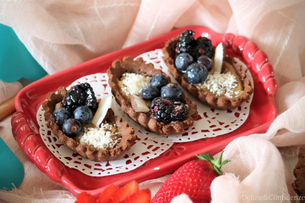 Crostatine di riso con crema al cocco e cardamomo (senza glutine e vegane) "Benvenuta Primavera"
