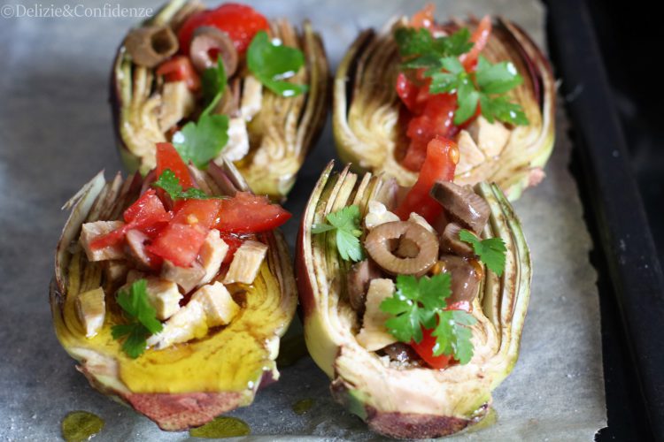 Carciofi ripieni con tempeh di ceci, olive e pomodori
