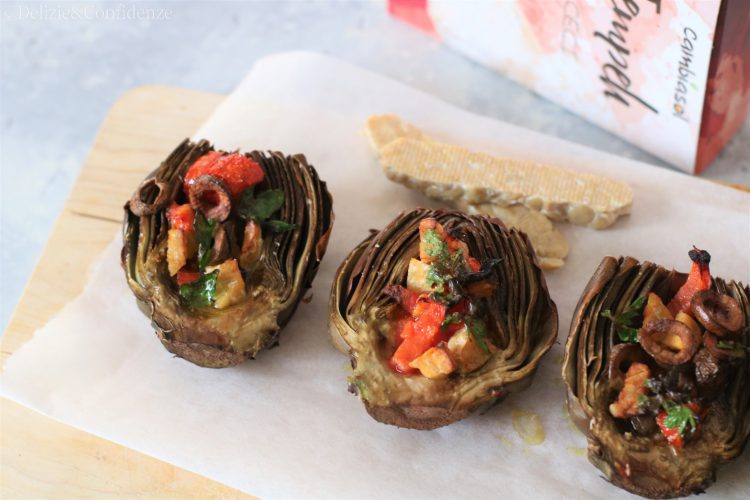 Carciofi ripieni con tempeh di ceci, olive e pomodori