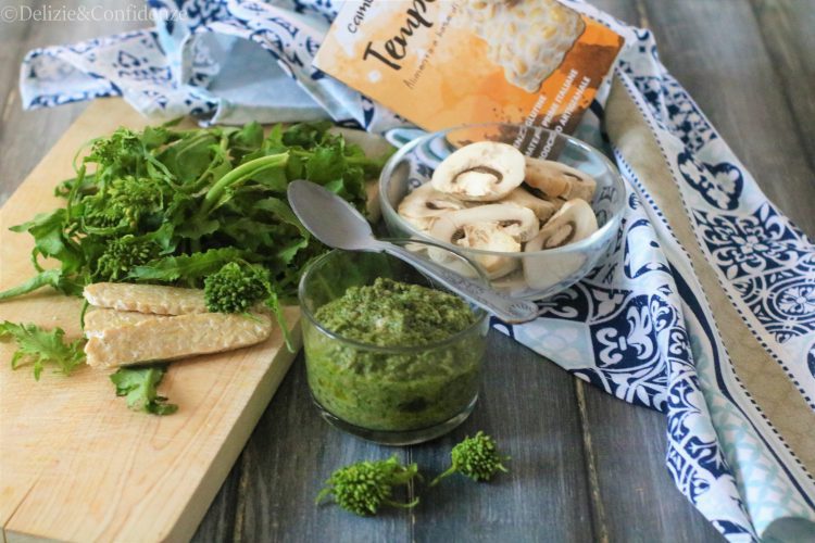 Crema di tempeh di soia con cime di rapa e champignon