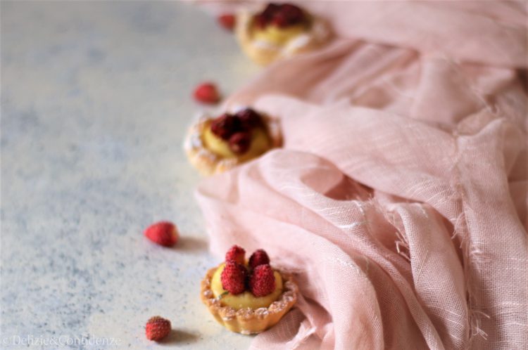 Crostatine con fragoline di bosco