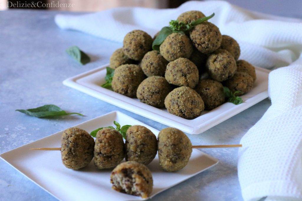 Polpette di melanzane al forno con mix di quinoa rossa, miglio e bulgur