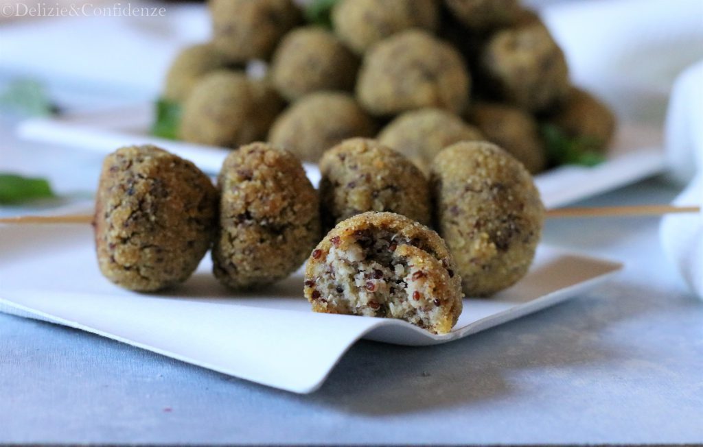 Polpette di melanzane al forno con mix di quinoa rossa, miglio e bulgur