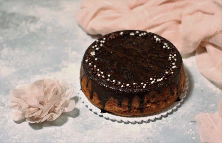 Torta in pentola con yogurt al caffè e cioccolato fondente (senza latte, senza burro, senza zucchero)