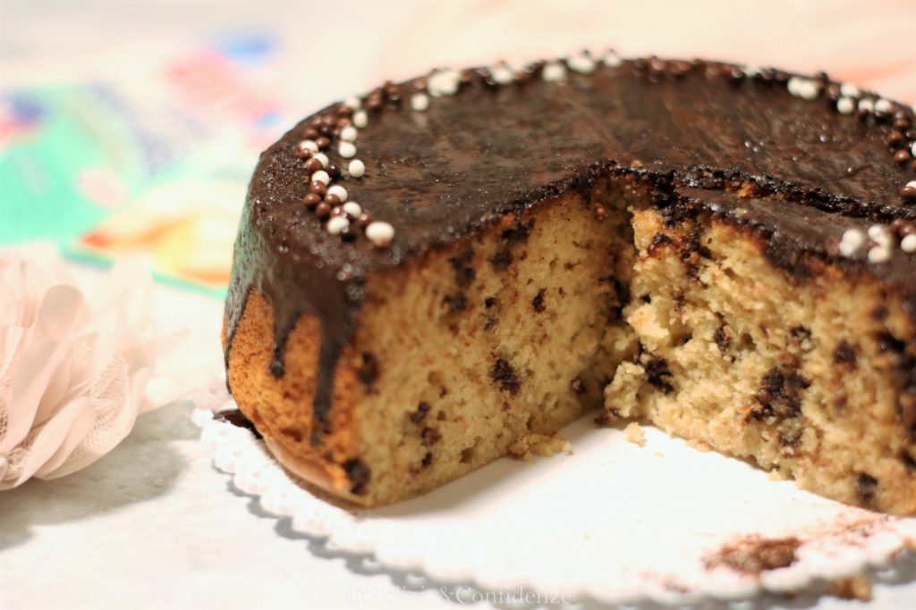 Torta in pentola con yogurt al caffè e cioccolato fondente (senza latte, senza burro, senza zucchero)
