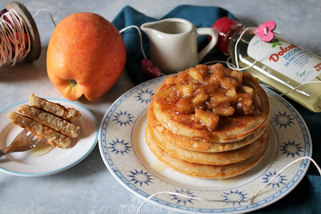Pancakes alle mele con mele caramellate (ricetta senza uova - burro - zucchero)