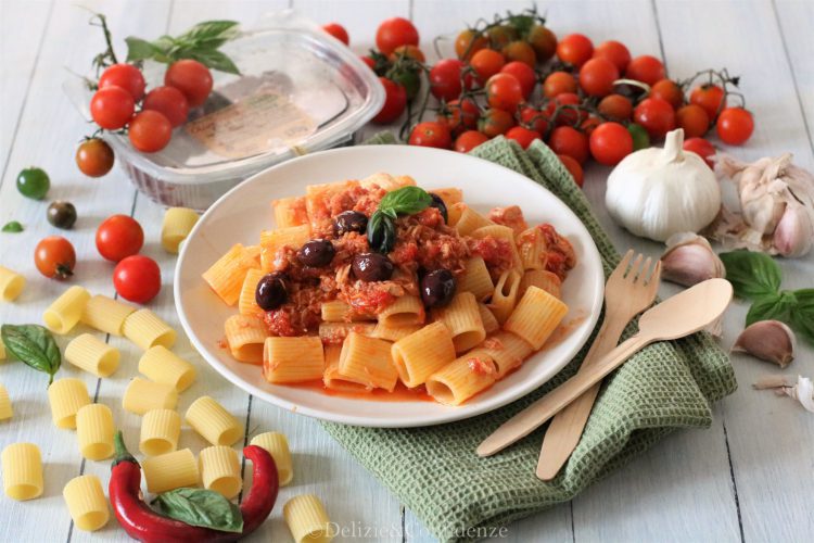 Pasta al sugo di tonno e olive
