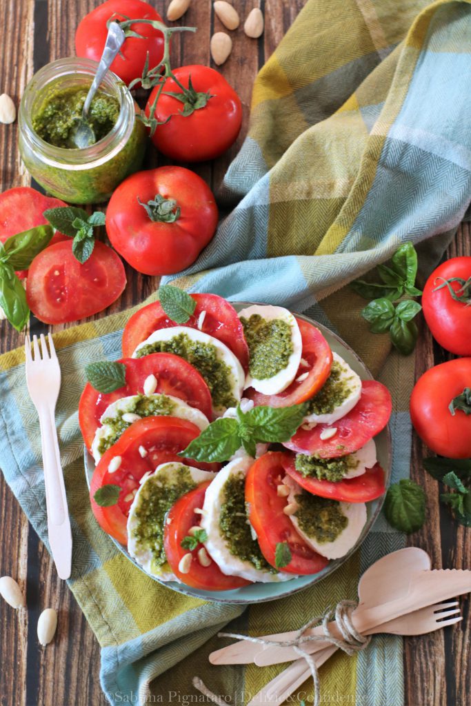 Caprese con pesto di basilico e menta alle mandorle