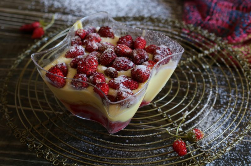 Crema alle mandorle e fragoline di bosco