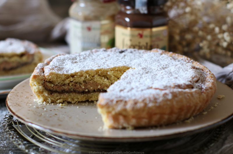 Crostata con crema alla nocciola bianca e nera (ricetta senza glutine)