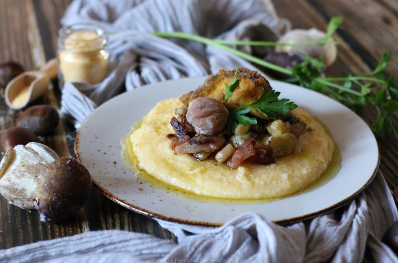 Polenta al ragù di castagne e funghi porcini con funghi croccanti panati.