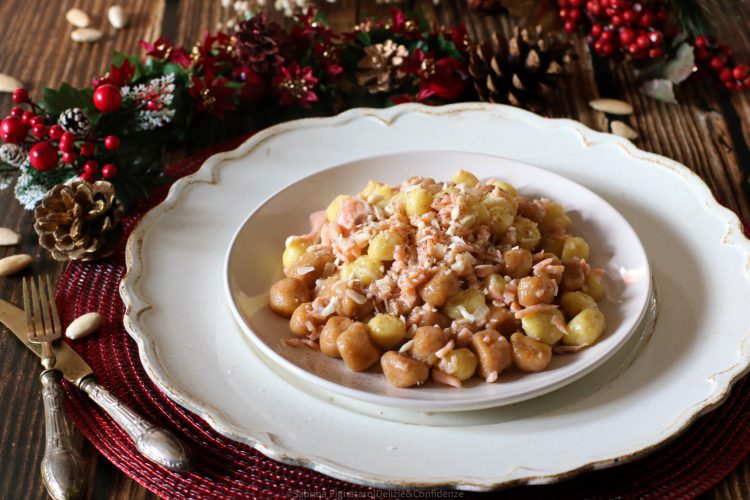 Gnocchetti al salmone e mandorle