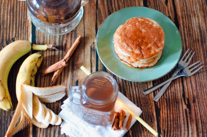Tisana con buccia di banana e pancake con polpa di banana