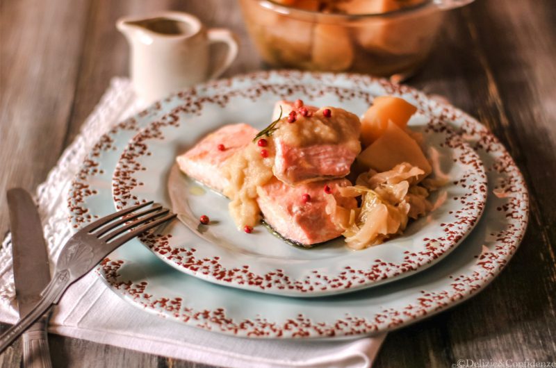 Salmone al pepe rosa con crema di cavolo verza e patate #previenimangiando