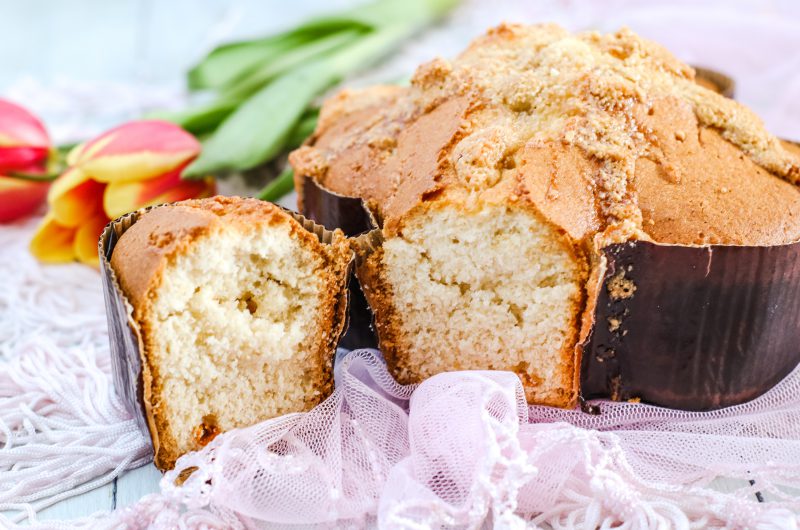 Colomba furba glassata alle arachidi, senza glutine e senza latticini.