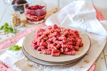 Pasta al pesto di barbabietole rosse