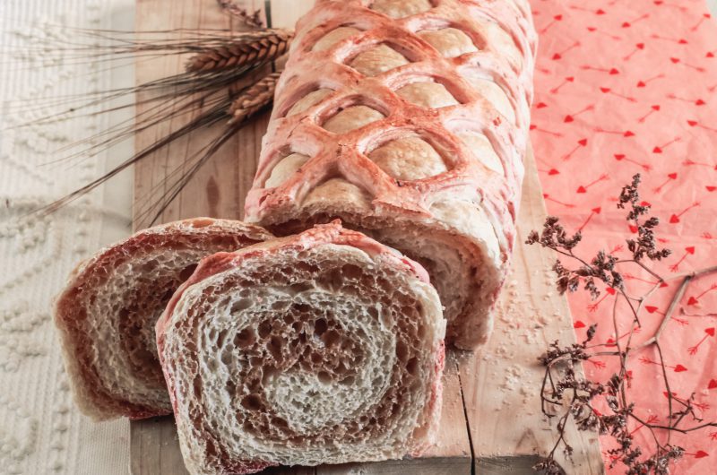 Pan bauletto variegato alla barbabietola 