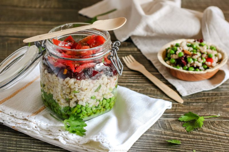 Insalata d'orzo in barattolo