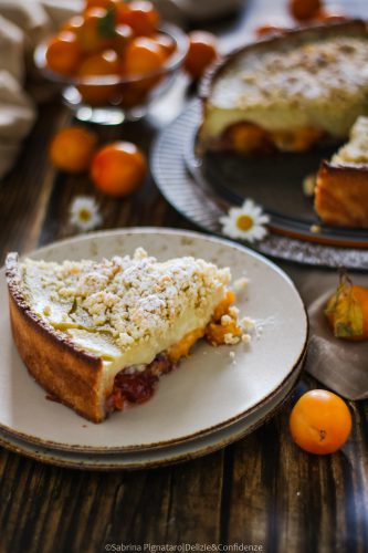 Crostata con flan, susine e crumble