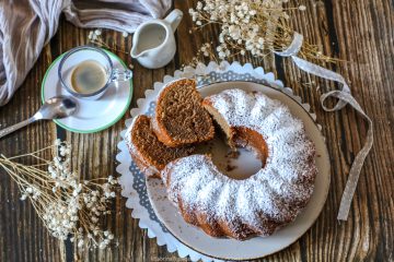 Ciambella al caffè e latte caldo vegetale)