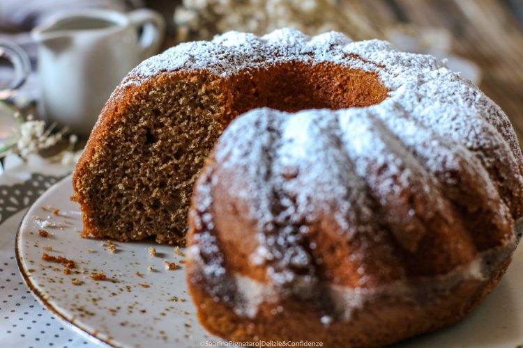 Ciambella al caffè e latte caldo vegetale)