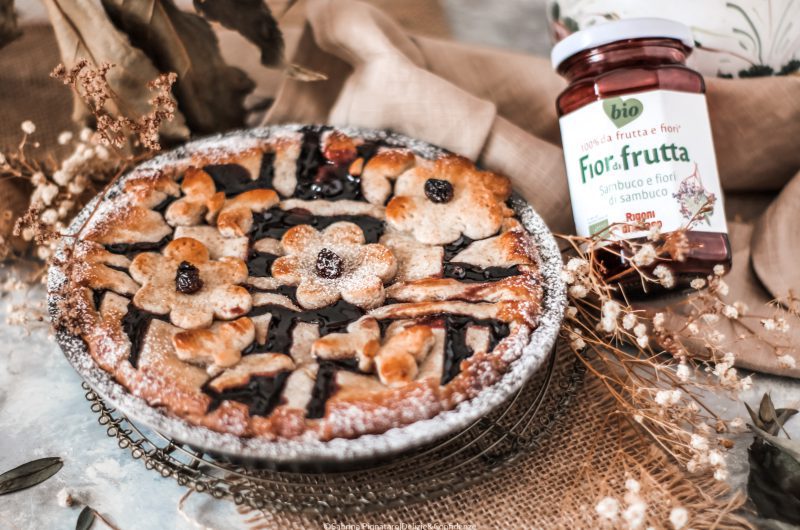 Crostata con confettura al sambuco e fiori di sambuco (con frolla all'olio)