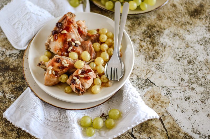 Coniglio in agrodolce con uva