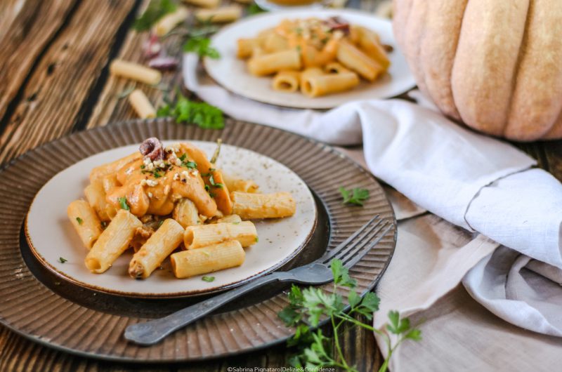 Pasta con crema di zucca, alici e noci