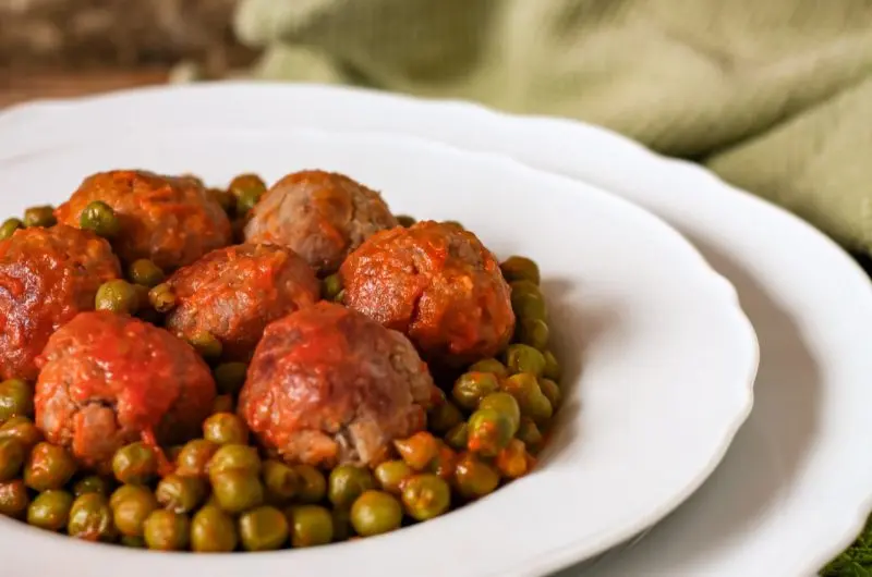 Polpette alla bolognese con piselli 