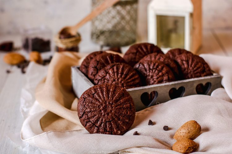 Cookies all'avena, mandorle e cacao