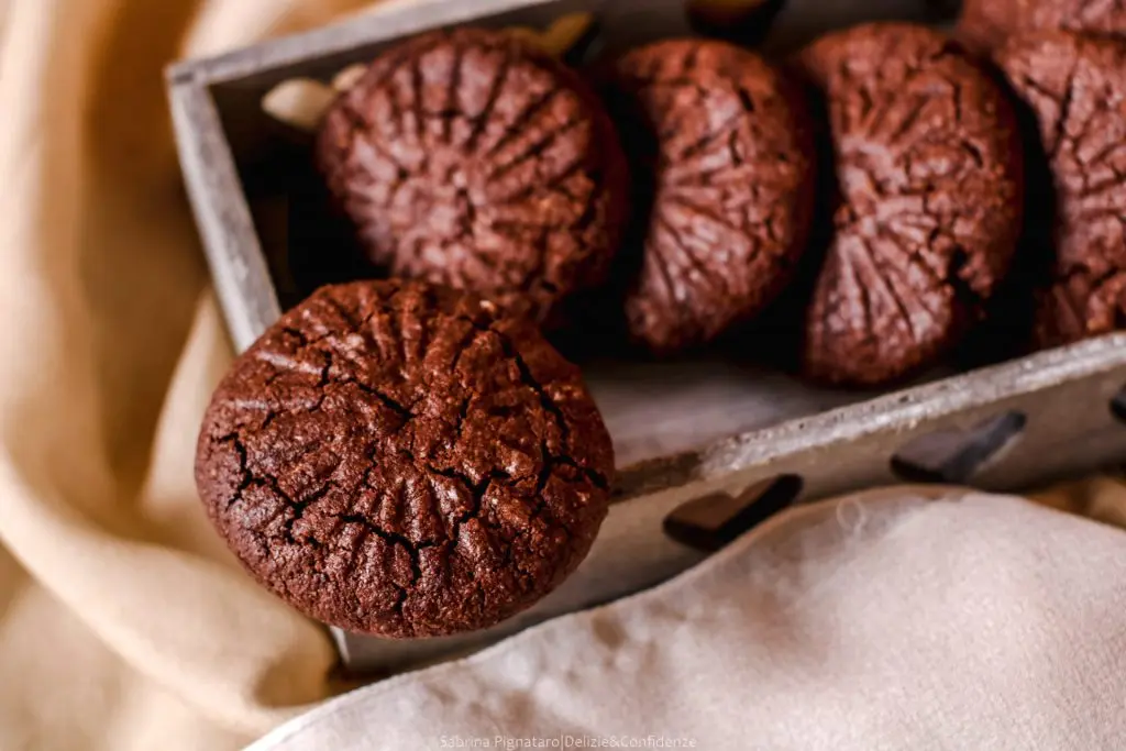 Cookies all'avena, mandorle e cacao