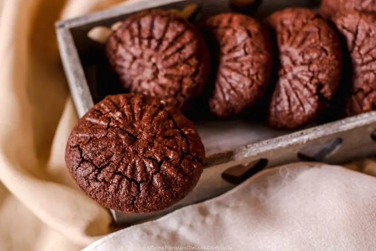 Cookies all'avena, mandorle e cacao