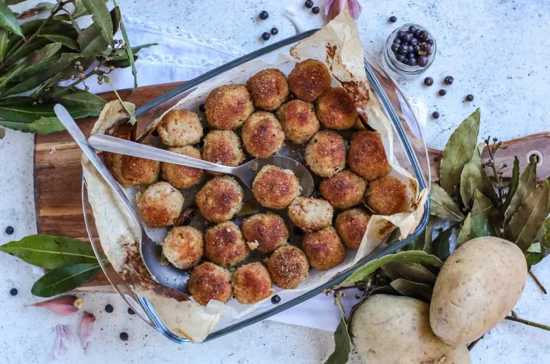 Polpette di salsicce e patate al ginepro
