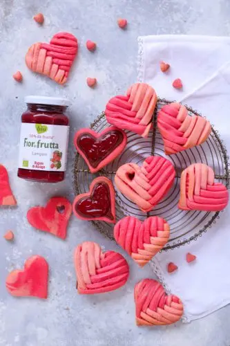 Cuori di frolla intrecciati