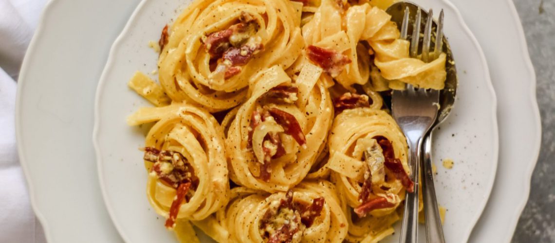 Fettuccine alla papalina