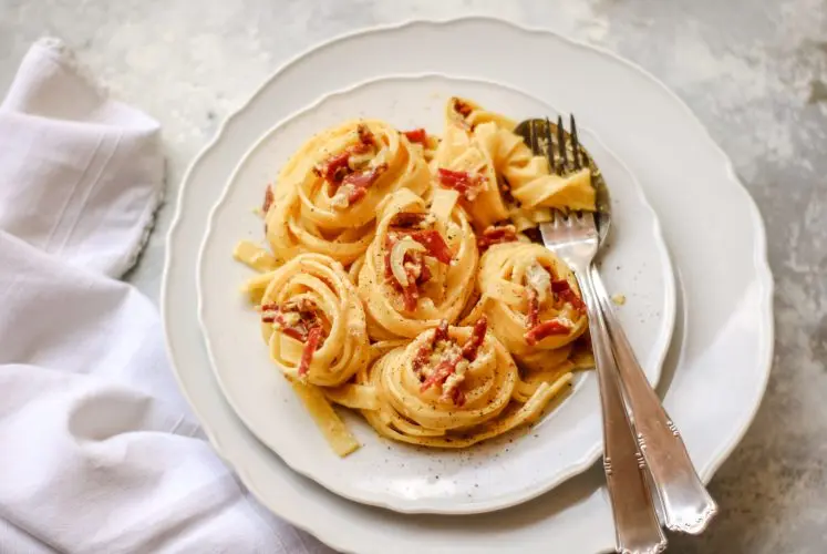 Fettuccine alla papalina