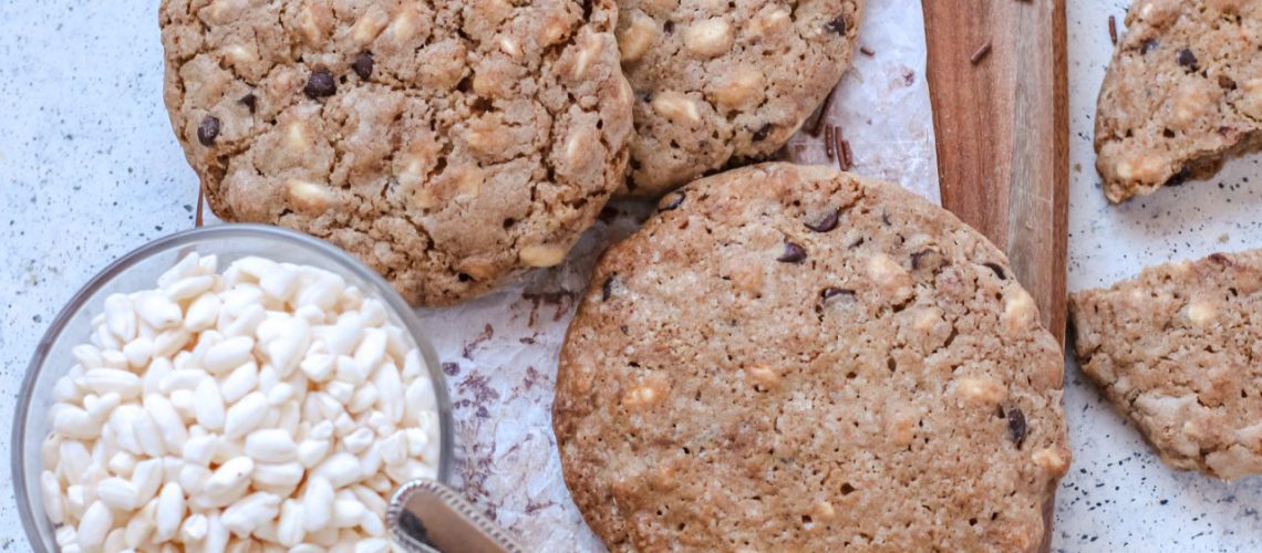 Cookies con riso soffiato e cioccolato